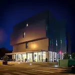 Lam ホテル 4*